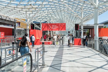 Milan, Lombardy, İtalya - 9 Haziran 2022: Milano 'da Mobil Mobilya Mobilya Fuarı (Salone del Mobile), uluslararası mobilya ve aksesuar tasarım fuarı.