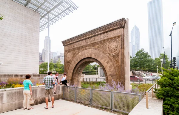 Chicago Illinois Agosto 2014 Los Turistas Que Visitan Arco Bolsa — Foto de Stock