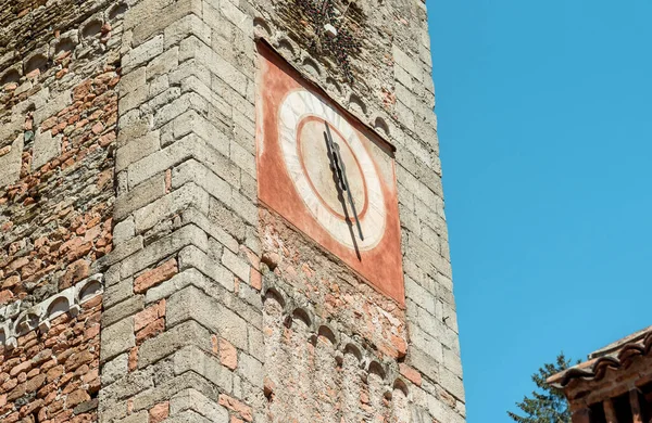Uhr Auf Dem Glockenturm Des Pfarrmuseums Der Abtei Saint Gemolo — Stockfoto