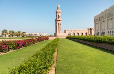 Muscat, Umman, Orta Doğu 'daki Sultan Qaboos Büyük Camii' nin minaresi.