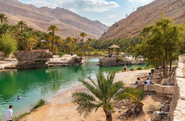 Wadi Bani Khalid, Umman - 12 Şubat 2020: Umman Sultanlığı çölündeki Wadi Bani Khalid vahasının manzarası.