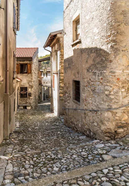 Narrow Cobblestones Streets Ancient Painted Village Arcumeggia Province Varese Lombardy — Stock Photo, Image