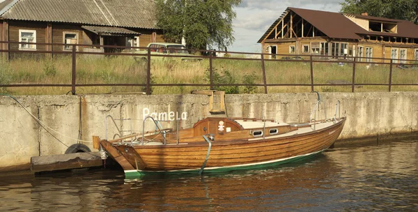 yelkenli yat folkboat.