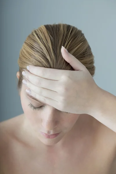 Mujer con fiebre —  Fotos de Stock