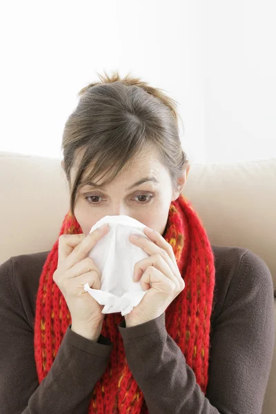 MUJER CON RINITIS — Foto de Stock