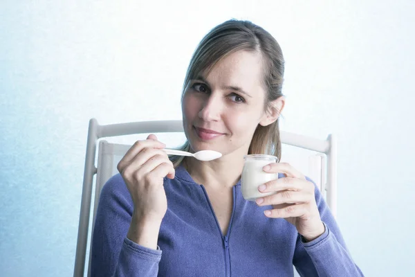 Frau, Milchprodukt — Stockfoto