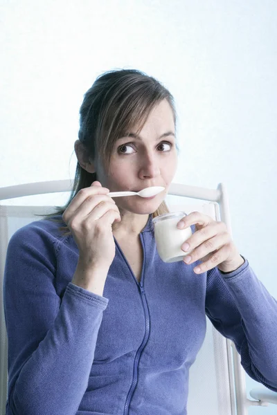 Frau, Milchprodukt — Stockfoto