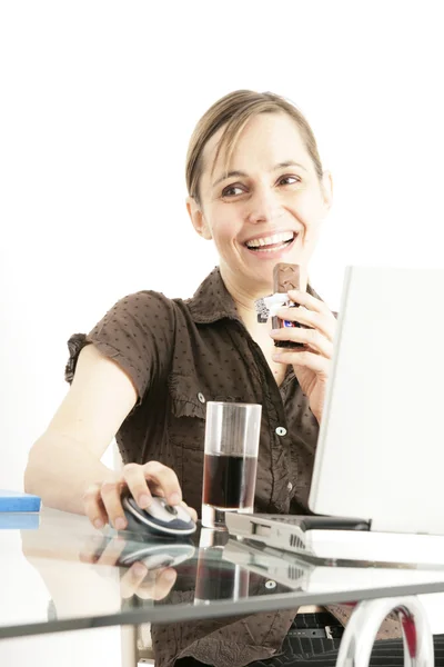 Frau beim Naschen — Stockfoto