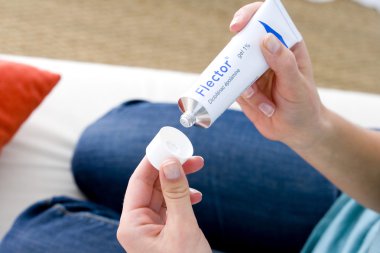 anti-inflamatuar kullanan kadın
