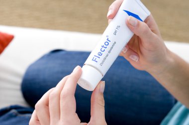 anti-inflamatuar kullanan kadın
