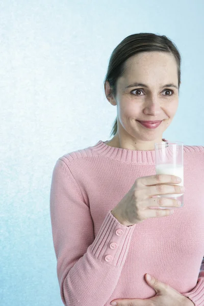 Žena, mléčný výrobek — Stock fotografie