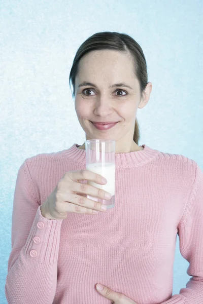 Žena, mléčný výrobek — Stock fotografie