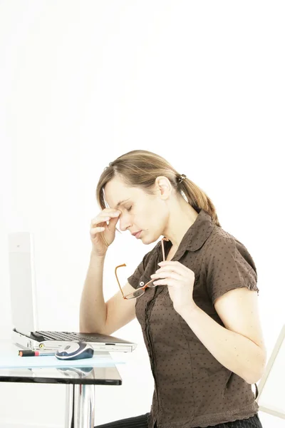 Woman working at computer — Stock Photo, Image