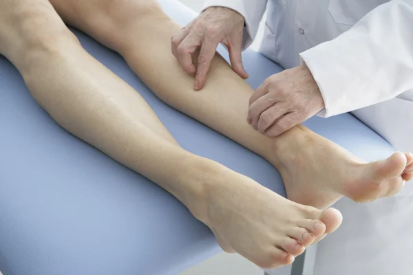 Noha, symptomatologie u ženy — Stock fotografie