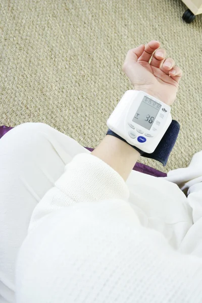 BLOOD PRESSURE, WOMAN — Stock Photo, Image