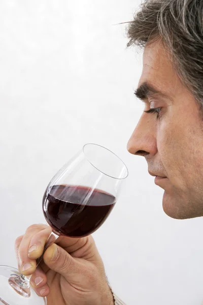 Muž pití — Stock fotografie