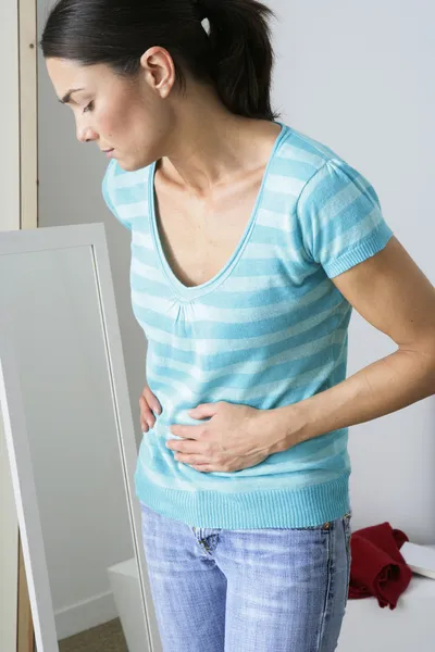 ABDOMINAL PAIN IN A WOMAN — Stock Photo, Image