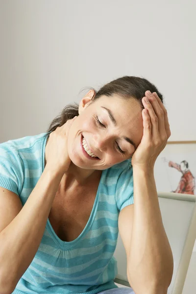 Mujer con dolor de cabeza —  Fotos de Stock