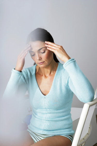 Женщина с головной болью