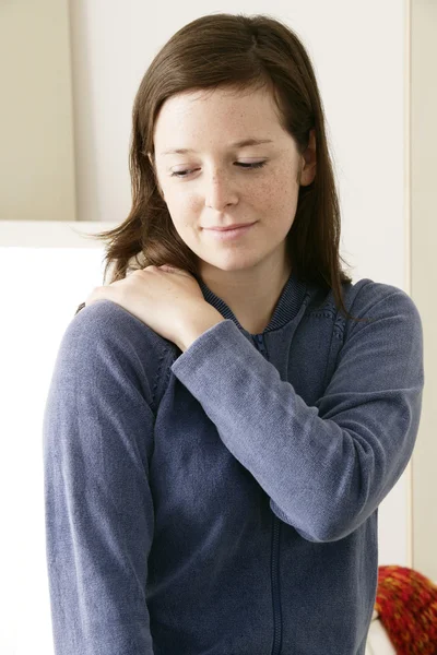 SHOULDER PAIN IN A WOMAN — Stock Photo, Image