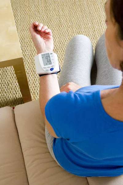 BLOOD PRESSURE, ELDERLY PERSON — Stock Photo, Image