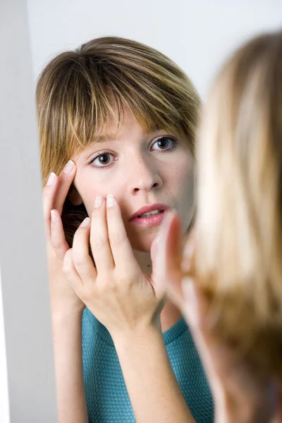 WOMAN WITH MIRROR — Stock Photo, Image