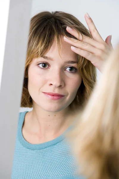 WOMAN WITH MIRROR — Stock Photo, Image