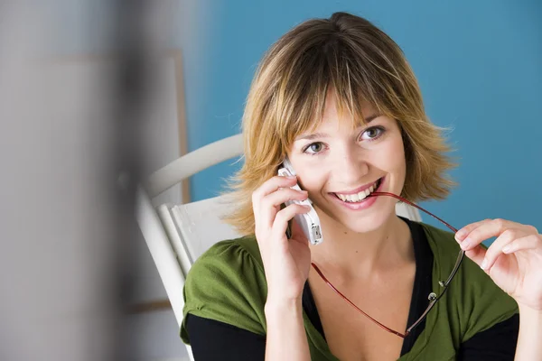 WOMAN ON THE PHONE — Stock Photo, Image