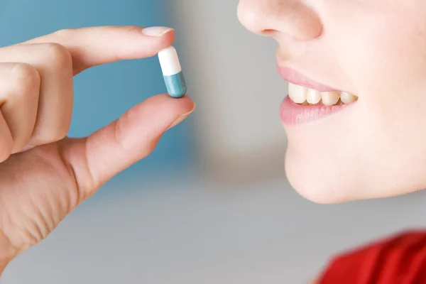 WOMAN TAKING MEDICATION — Stock Photo, Image