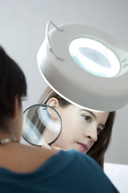 Dermatoloji, belirtiler, kadın