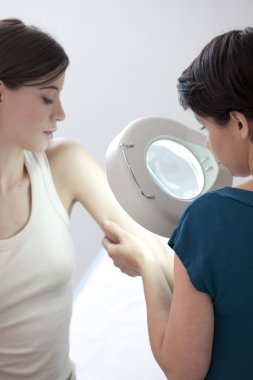 Dermatoloji, belirtiler, kadın