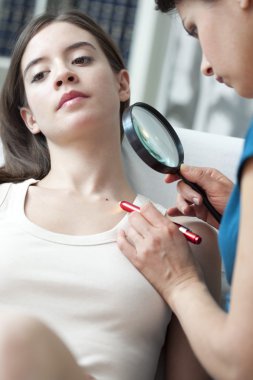 Dermatoloji, belirtiler, kadın