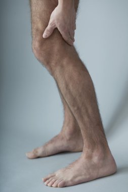 Bacağıma kramp girdi adam