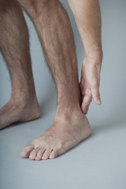 ayak bileği ağrısı adam