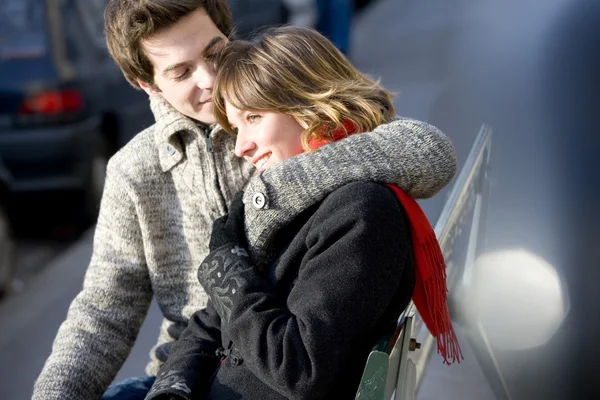 COUPLE IN THEIR 20S, OUTSIDE — Stock Photo, Image