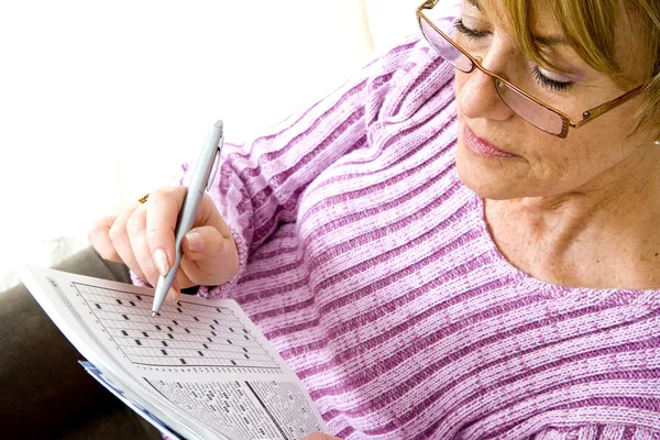 ELDERLY P. DOING CR-WORD PUZZLE — Stock Photo, Image