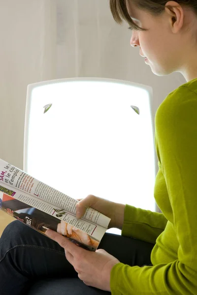 WOMAN LIGHT THERAPY — Stock Photo, Image