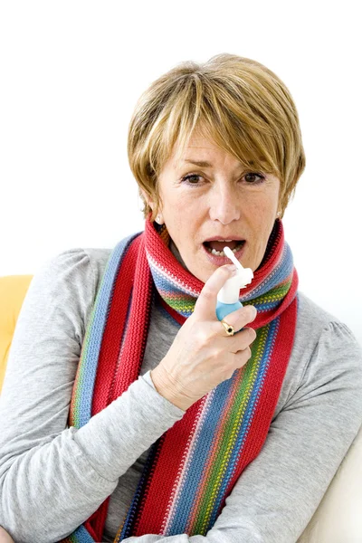 ELDERLY PERSON USING MOUTH SPRAY — Stock Photo, Image