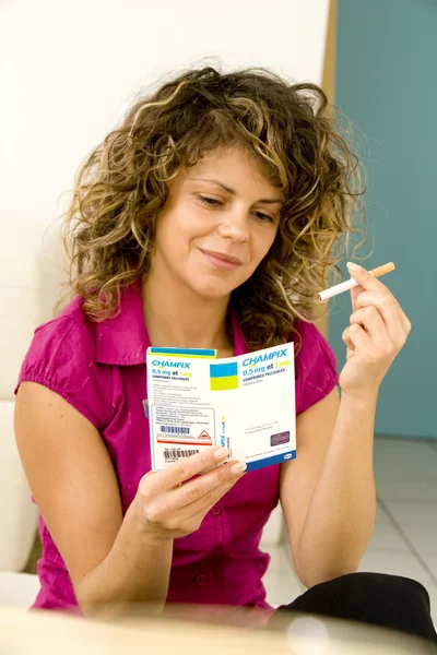 SMOKING TREATMENT WOMAN — Stock Photo, Image