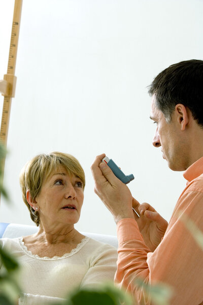 Пневмологический пожилой человек
