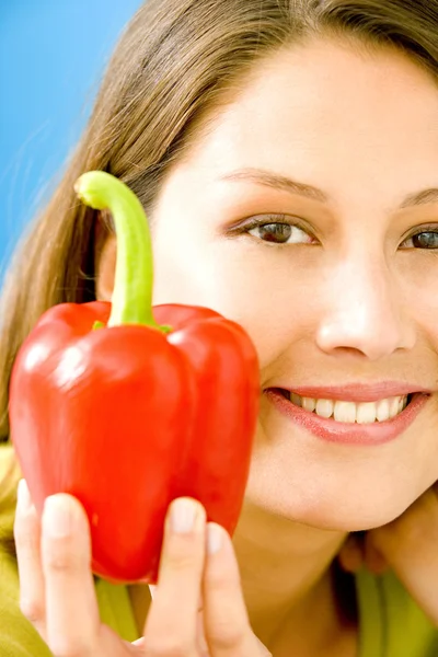 WOMAN EATING RAW VEGETABLES — Stock Photo, Image