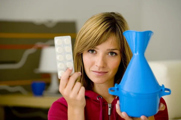 INHALACIÓN DE LA MUJER —  Fotos de Stock