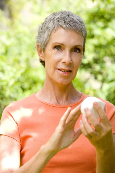 FACE CARE, ELDERLY PEOPLE — Stock Photo, Image