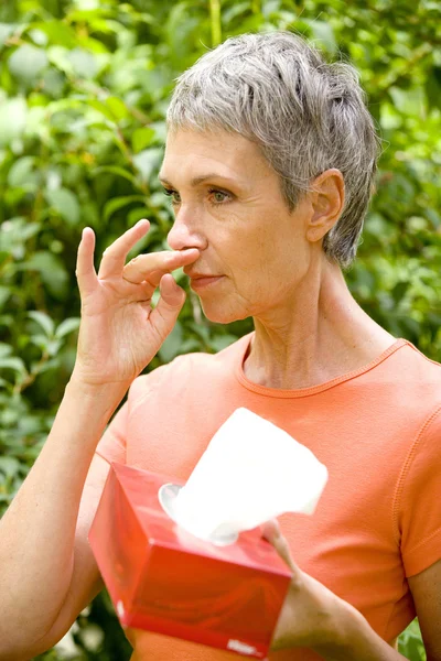 Osoby w podeszłym wieku z nieżytem nosa — Zdjęcie stockowe