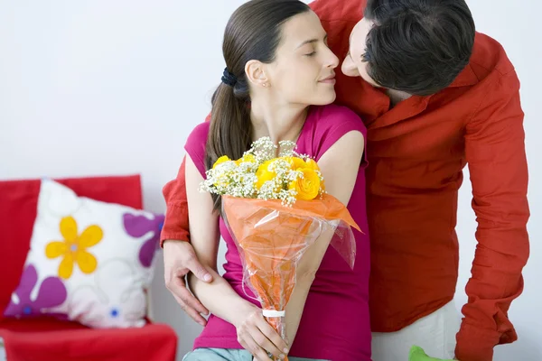 COUPLE IN THEIR 20S, INSIDE — Stock Photo, Image