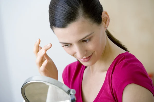 WOMAN WITH MIRROR — Stock Photo, Image