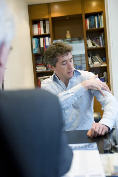 L'uomo visita un medico — Foto Stock