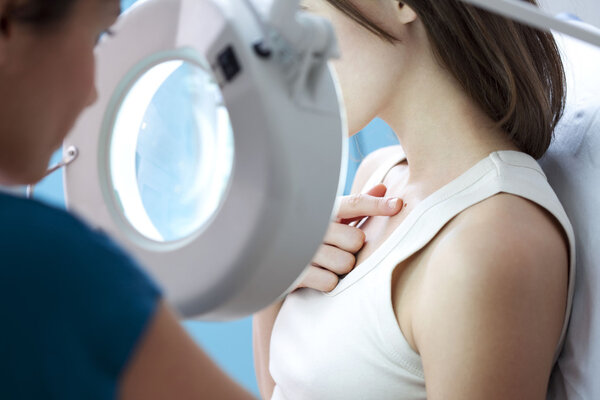 DERMATOLOGY, SYMPTOMATOLOGY, WOMAN