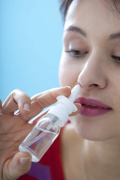 WOMAN USING NOSE SPRAY — Stock Photo, Image