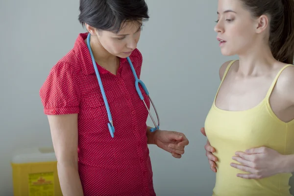 CONSULTA, MUJER DE DOLOR — Foto de Stock